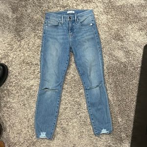 GOOD AMERICAN GOOD PETITE SKINNY Knee ripped Skinny Jeans Sz 27
